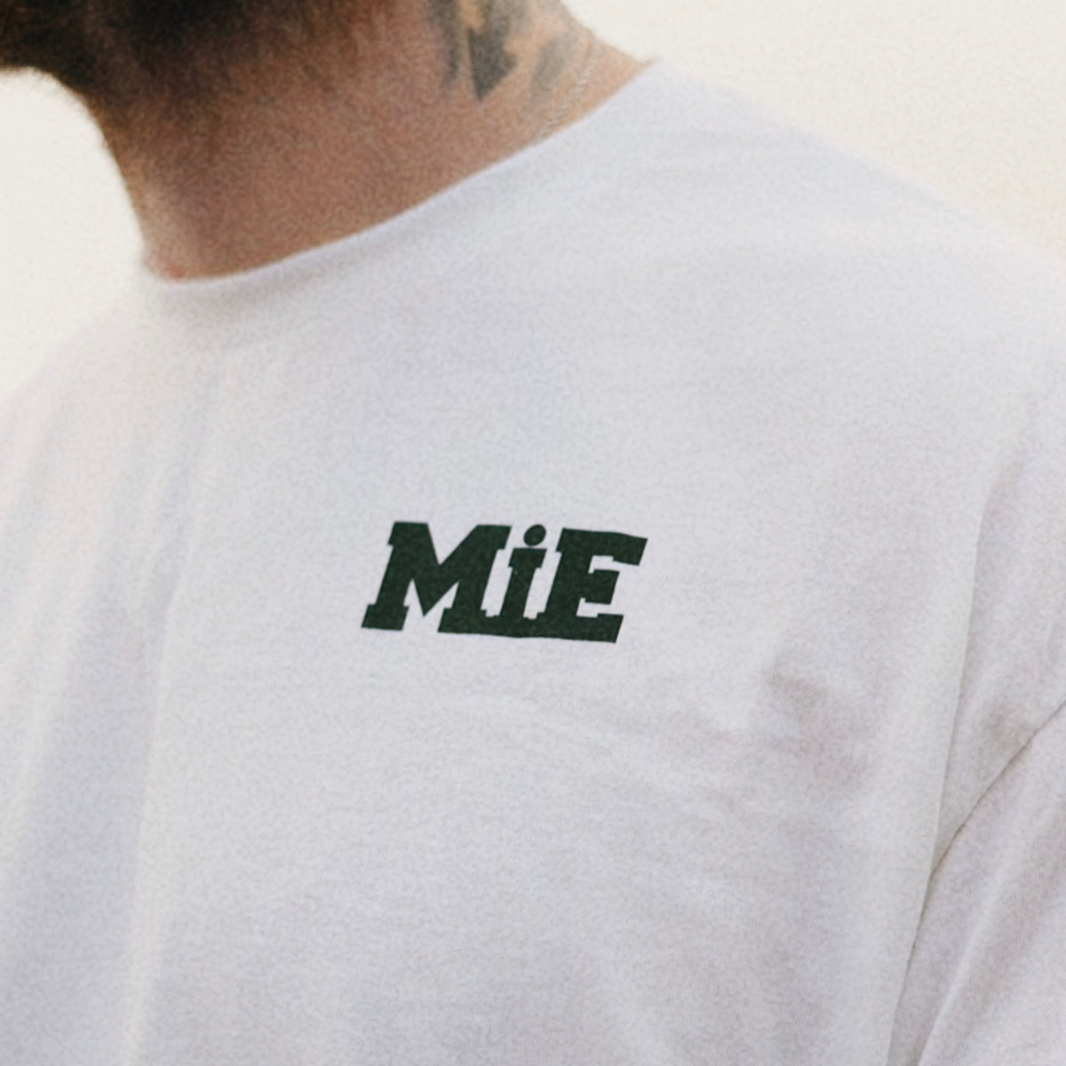 Om sketch tee